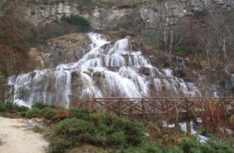 A secret waterfall in Spain’s heartlands reached by a beautiful hiking is ideal for nature lovers