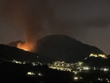 BREAKING: Wildfire erupts near Monda Castle as flames light up Costa del Sol skyline